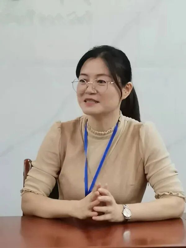 福田区百花小学心理健康教育陈倩老师01问:孩子上网课注意力不集中