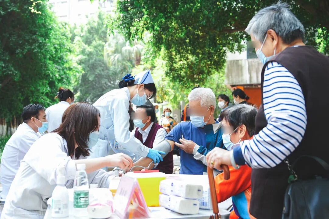 院内新闻|春季义诊暖人心，健康生活进社区