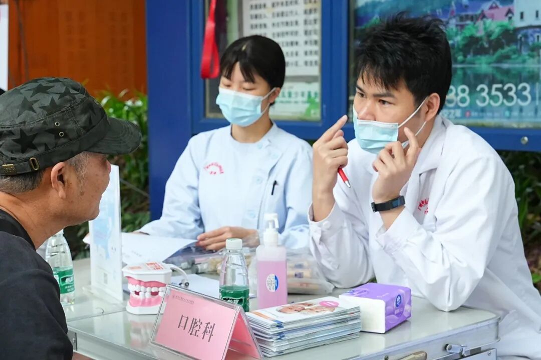 院内新闻|春季义诊暖人心，健康生活进社区