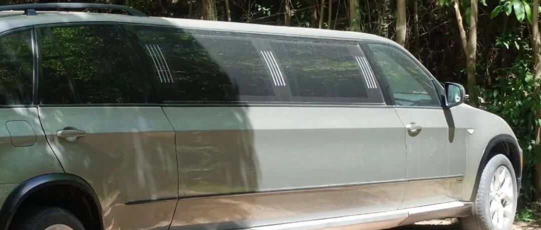 宝马X55加长车，内地只有一辆，被遗弃两年，曾挂浙江牌