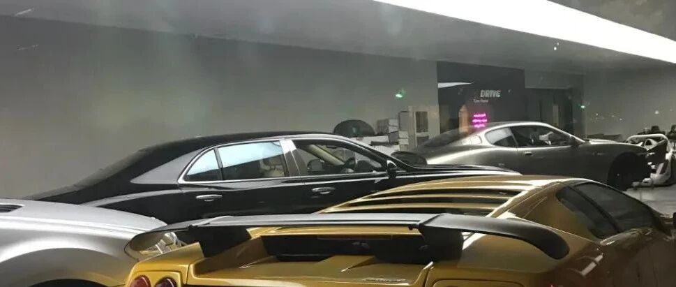 90后拉法车主，13岁就有法拉利，车牌号价值百万
