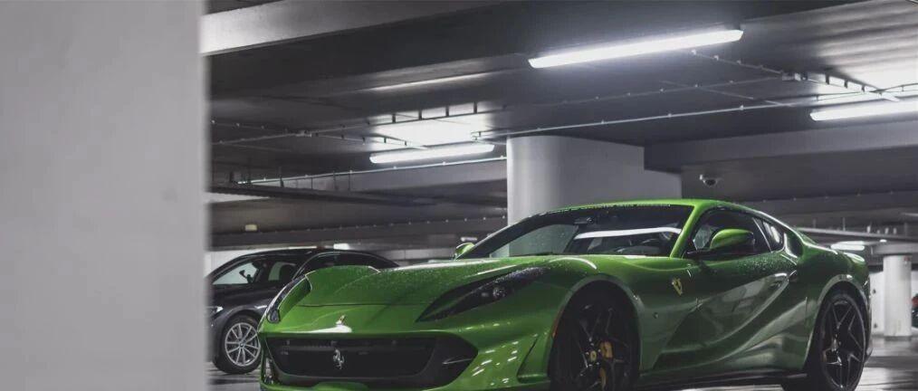 这辆法拉利800匹，车身颜色33万，全球仅此1辆