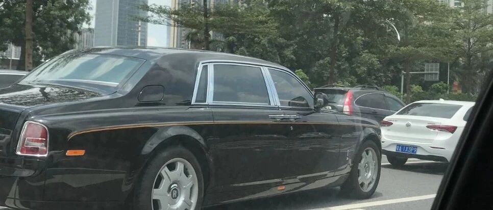 偶遇恒大老板的车，千万劳斯莱斯有两台，空中座驾有空客A319