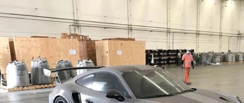 库存保时捷GT2 RS，停仓库吃灰两年，一套刹车11万