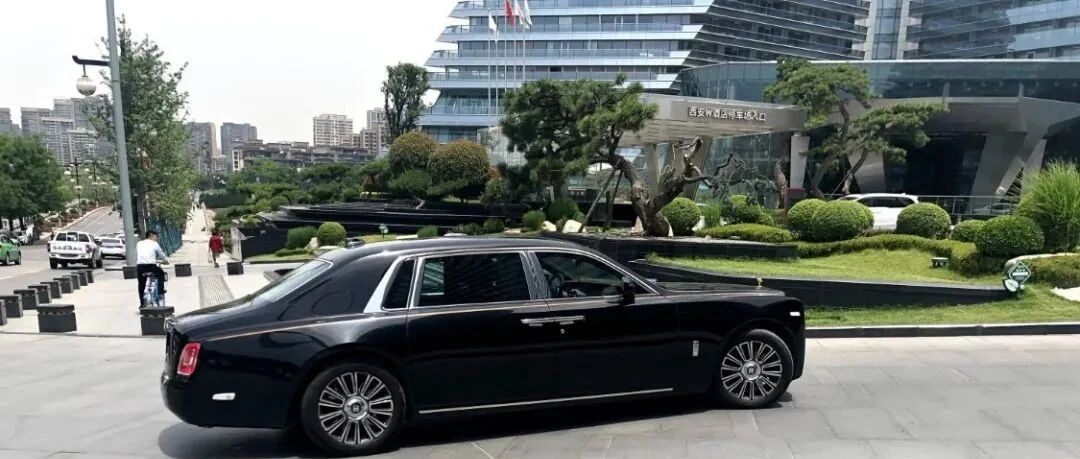 西安W酒店的豪车，兰博基尼车牌吸引人，估价270万