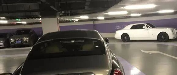 王思聪有6台劳斯莱斯，说劳斯莱斯很LOW，以后不买了