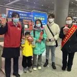 【温馨春运】“瑞兔喜迎新春，东客站送祝福”