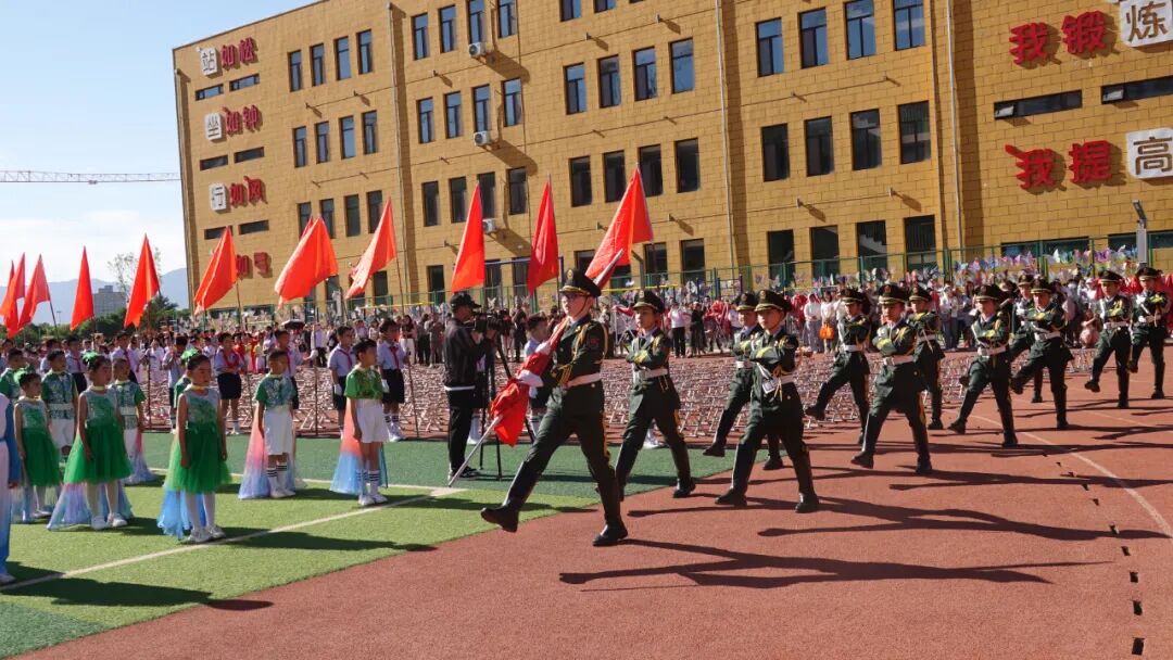 忻州市和平小学举行"红领巾爱祖国"主题队日暨庆"六一"活动