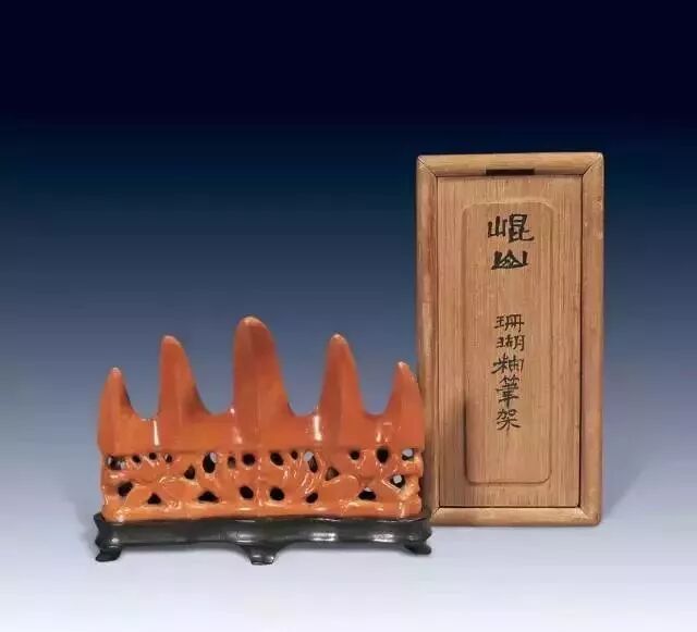 文房四宝　李朝　白磁水滴角形　白磁山形筆架 文房四宝 李朝 白磁水滴角形 白磁山形筆架