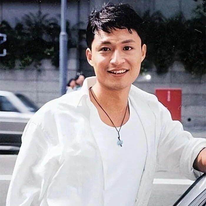 马景涛的浪荡情史,靠帅气征服了7个女人,因醉酒家暴失去婚姻