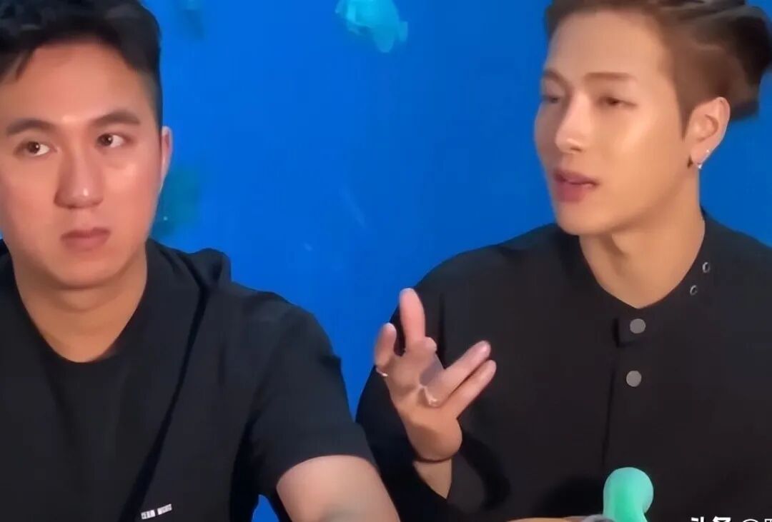 王嘉尔借出四成收入帮朋友反遭欺骗，网友扒线索直指当事人
