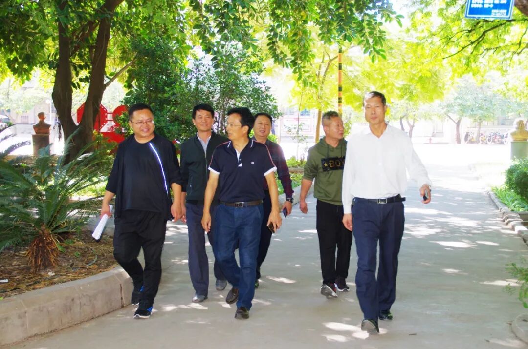 楚雄州教育工委书记州教育体育局局长段福君赴元谋一中调研