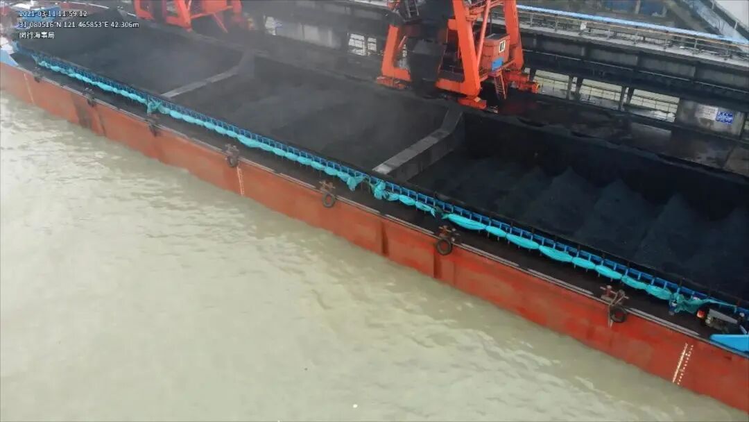 無人機巡航開出黃浦江水域船舶污染物違法排放首張“空中”罰單的圖2