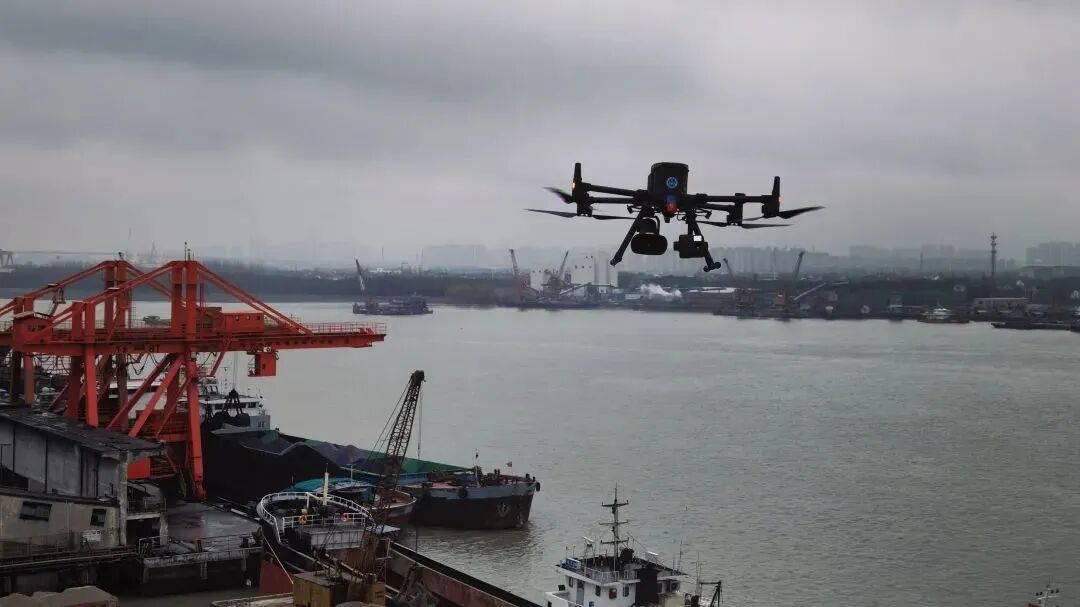 無人機巡航開出黃浦江水域船舶污染物違法排放首張“空中”罰單的圖8