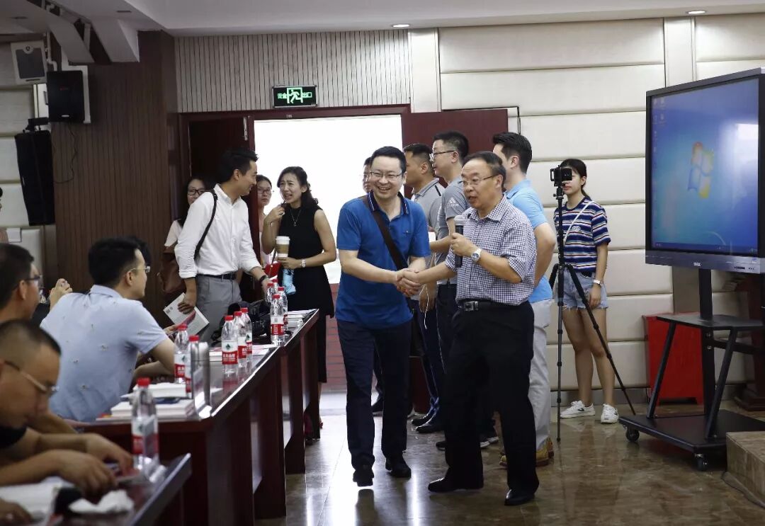 桃李不言下自成蹊，名师李镇西退休前的“最后一课”