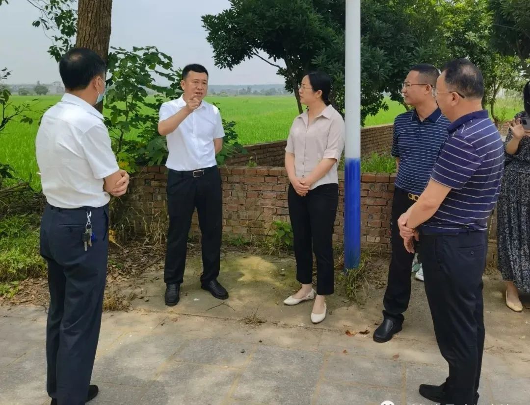 新建区委宣传部长邓培深入大塘坪乡汪山土库调研旅游发展工作