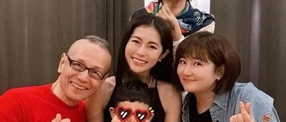 Selina任家萱胖到150斤为妹庆生 2岁儿子锅盖头 老公从不去家庭聚会