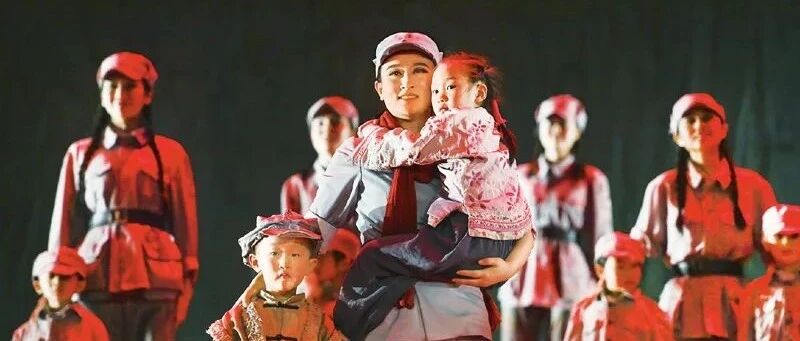 用正确历史观看百年党史