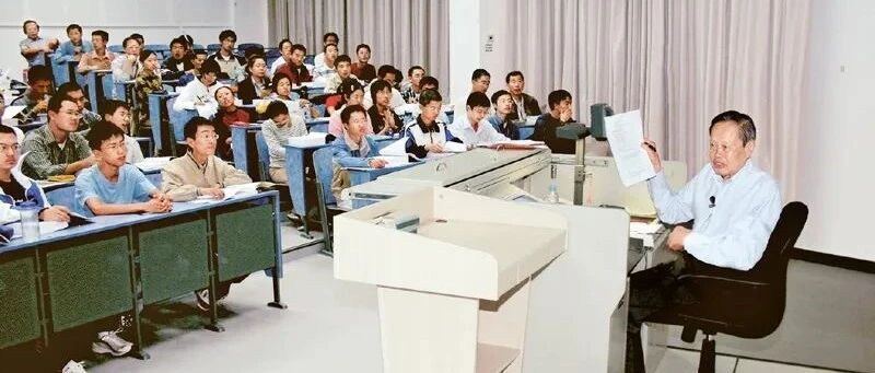 高校要成为人才高地和创新高地