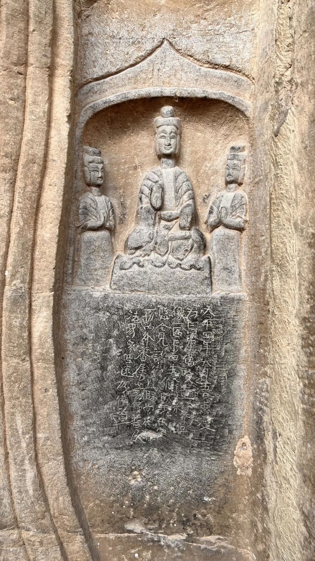 飞天礼佛南北朝的绝美造像巩义石窟寺