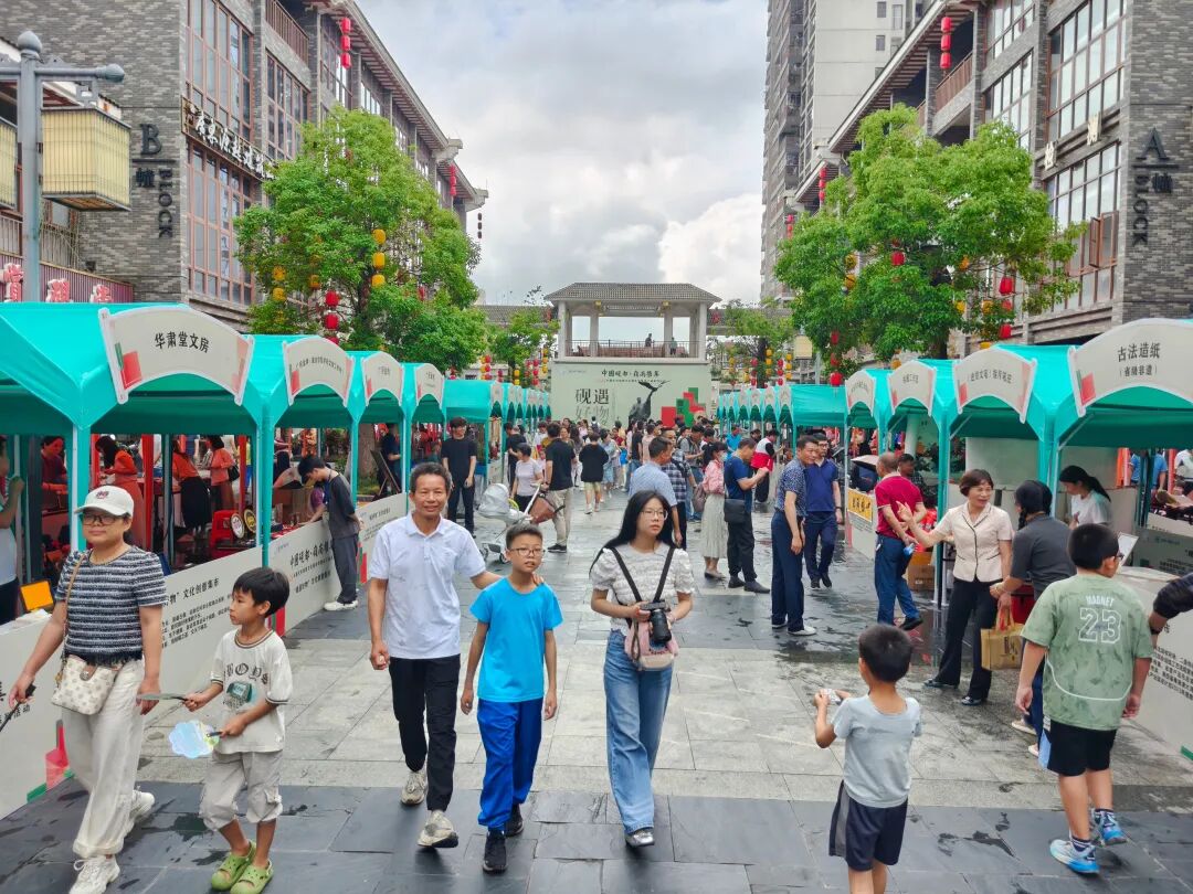现场吸引了众多市民游客前来。肇庆市融媒体中心记者 曹笑 摄