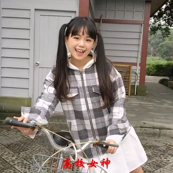 虎牙美少女萌气十足,简直甜到融化!