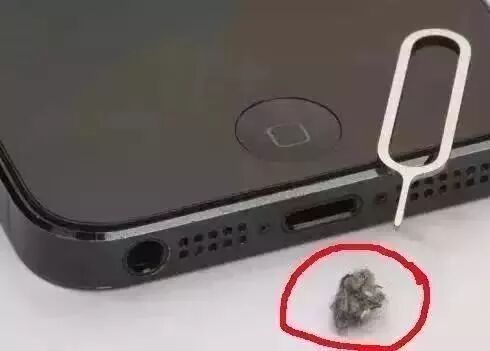 【生活百科】手机放口袋里，充电口到底该朝上还是朝下？很多人都做错了！