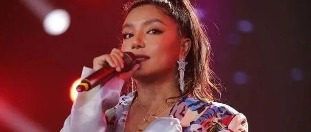 江映蓉久违亮相现身商演，豹纹配斑马纹太霸气