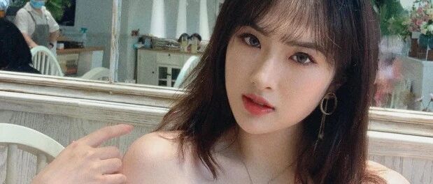 姚安娜闲来无事晒自拍！穿“抽绳装”衣服撑到没褶，空气刘海太甜