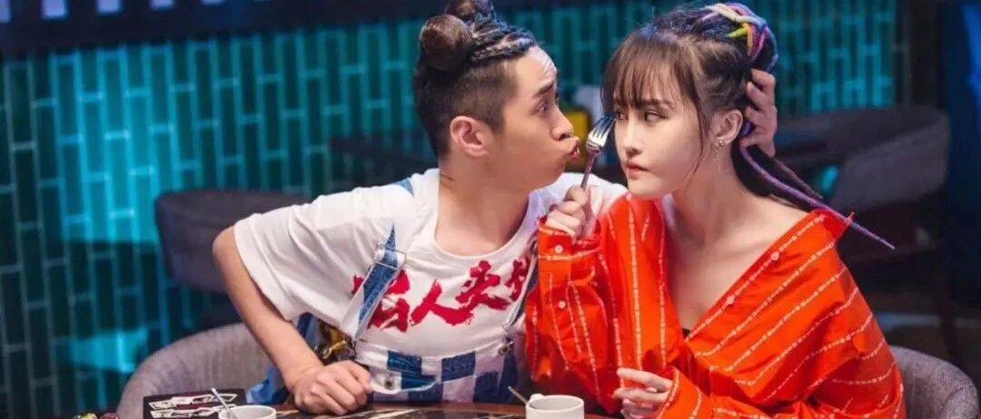 赵本山女儿晒兄妹照！球球身材依旧，哥哥光脚穿羽绒服太接地气