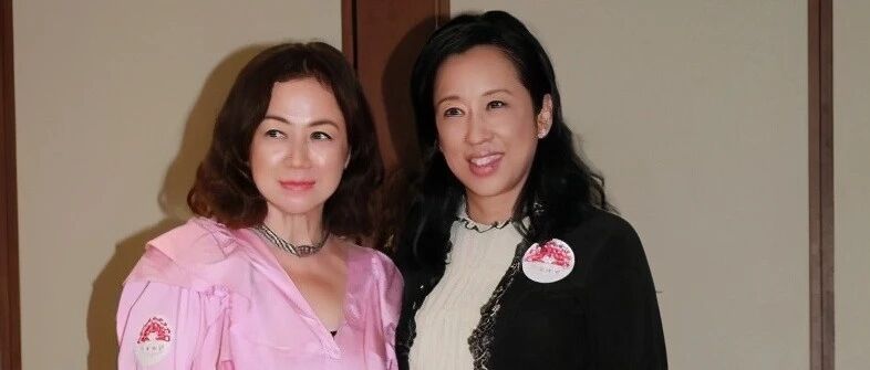 朱玲玲现身活动，与41位港姐同框穿得最贵气，赵雅芝暴瘦显头大