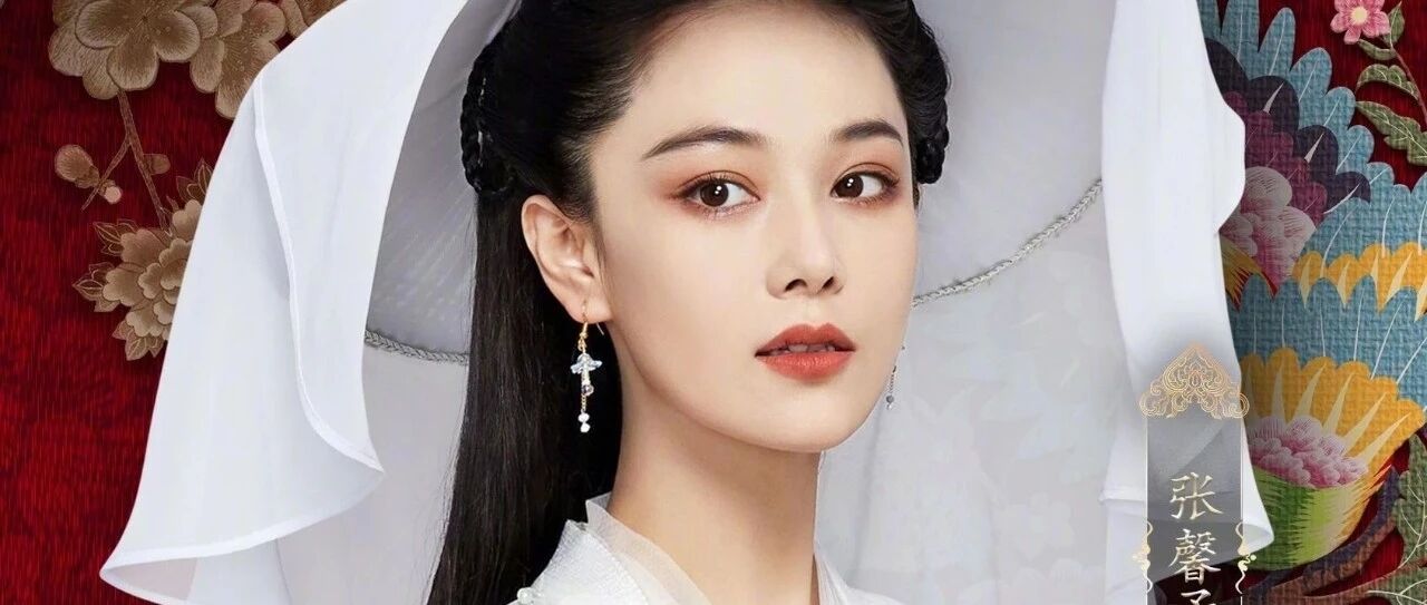 张馨予美上央视！留回长发戴斗笠穿白裙，宛若仙子下凡好唯美