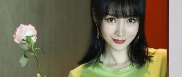 柳岩快四十了怎么还这么甜！少女系穿搭青春减龄，不见从前熟龄感