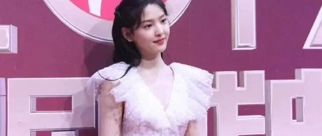 想要驾驭旗袍？这个地方一定得够瘦！同款亏连林允关晓彤都吃过