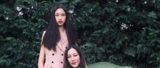 任达华15岁女儿近照，近1米8身高腿长赶超妈妈，蛮腰仅一把粗