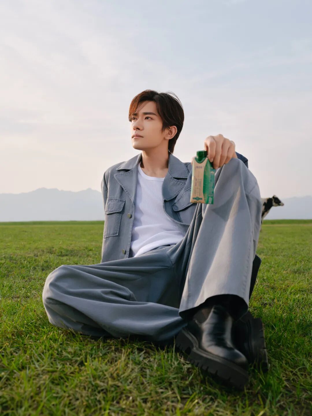 易烊千玺:探索乌兰布和沙漠的奇迹