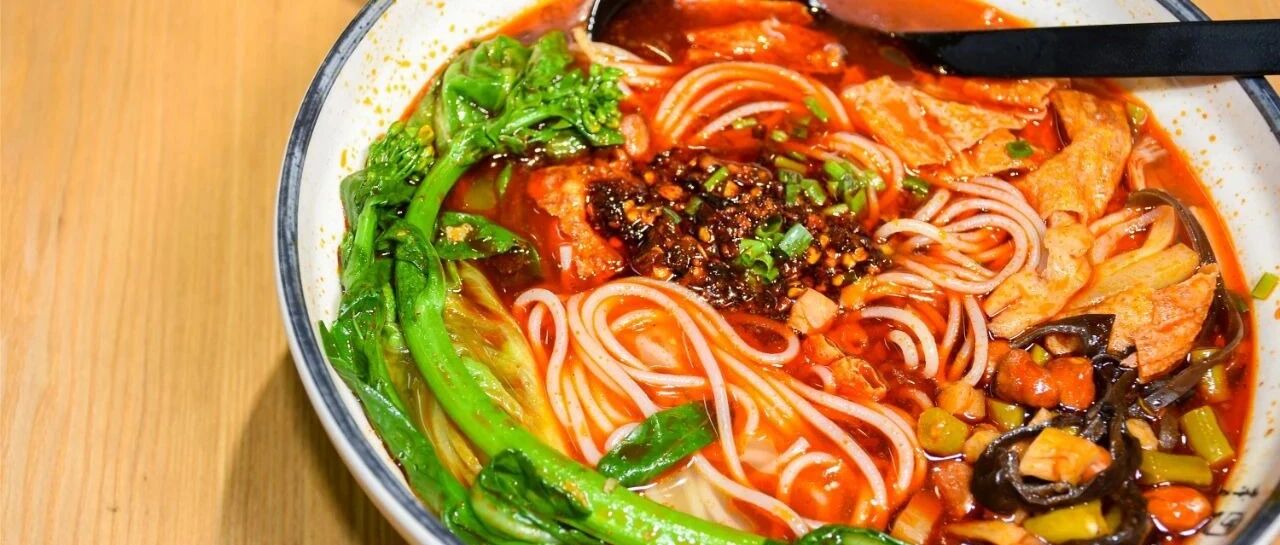 免费吃螺蛳粉！每天600碗！市中心这家新开的“奶佬螺”要火啦！