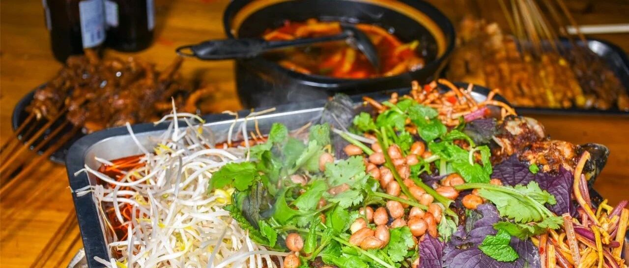 在柳州开了17年的烧烤店，从桥底到美食城，吃过的人都成家了！