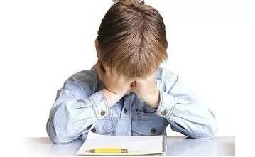 7岁男孩因注意力差被4所学校拒收!孩子注意力不集中究竟有多严