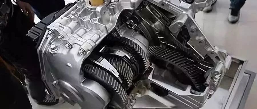 奔驰汽车双离合器变速器油更换步骤