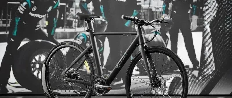 奇葩：英国一对夫妇的奔驰车在自家门口被拆卸，小偷作案手法极其专业