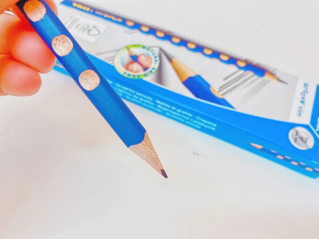 己思 团 铅笔套组 可水洗的蜡笔水彩笔 好吃无盐海苔片 润唇膏和洗鼻器