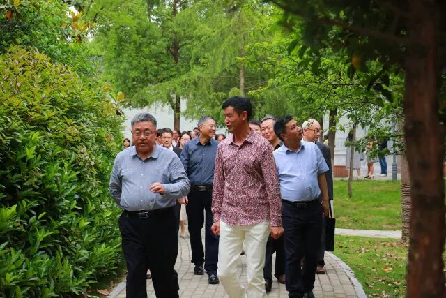 [转载]诗意的红烛——安徽教师散文百家》（第四辑）首发式暨座谈会在合肥举行