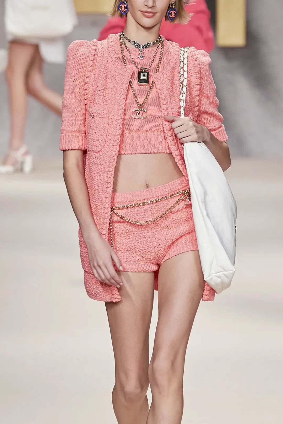 2022春夏流行色分析——浅淡粉蜡(图36)