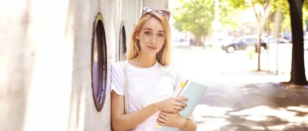 英国QS前百名校中，最稳健和最激进的学校是哪些？