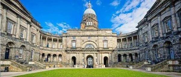 提高录取要求、重开申请、包机直飞、巨额奖学金 ... 英国留学大事记一个也不能错过！