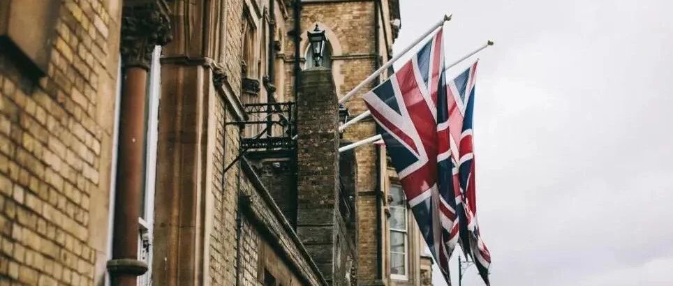 英国留学四大热门专业毕业生就业方向，首份年薪即可达到23万？