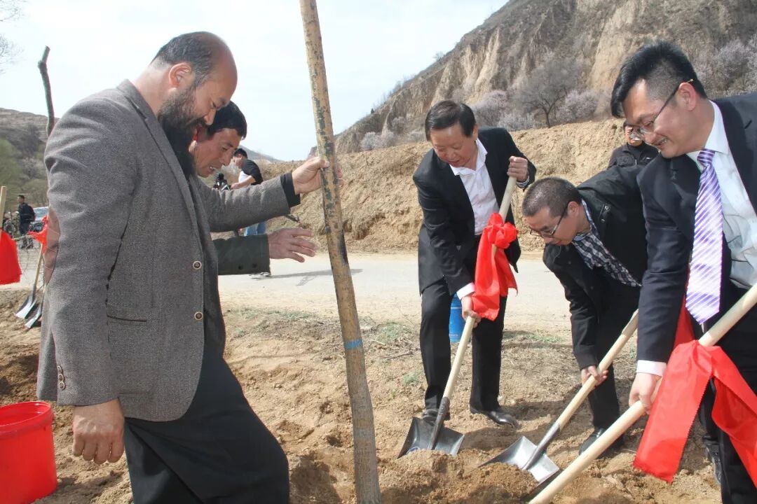 隆力奇荣膺“慈善功勋企业”