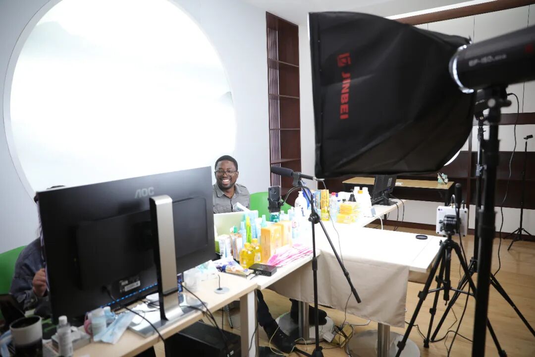 老企业创新变革，隆力奇借势直播带货发力