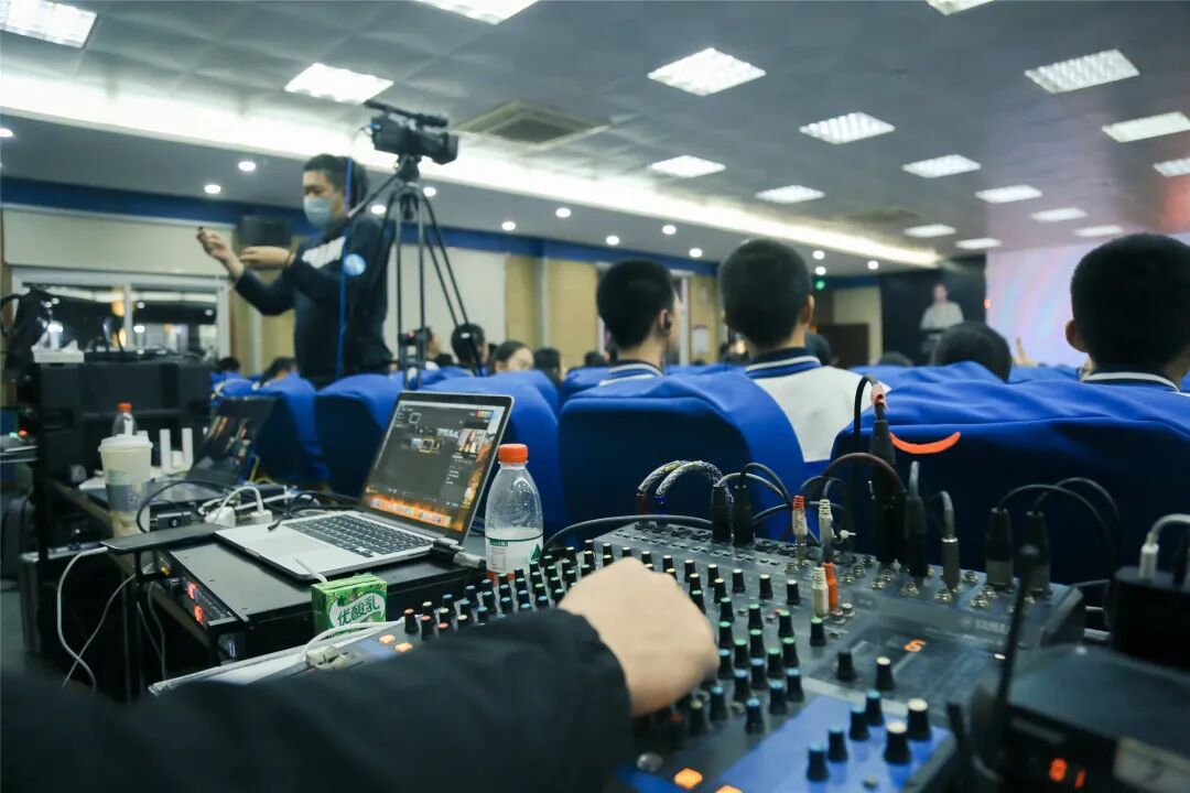 科学家英语_科学家家英语怎么读_科学家的英文